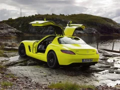 Spil Mercedes-Benz SLS E-Cell Puzzle online