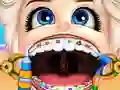Spil Baby Elsa Wears A Brace online