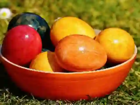 Spil Shell Eggs Colored Jigsaw online
