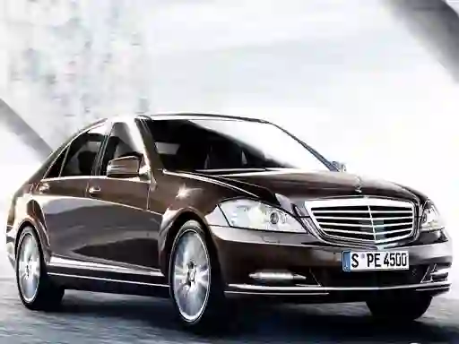 Spil Luxury Sedan Suzzle online