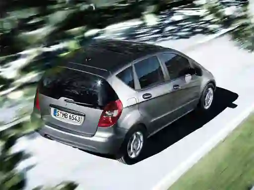 Spil A Class Sedan Puzzle online