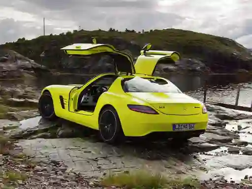 Spil Mercedes-Benz SLS E-Cell Puzzle online